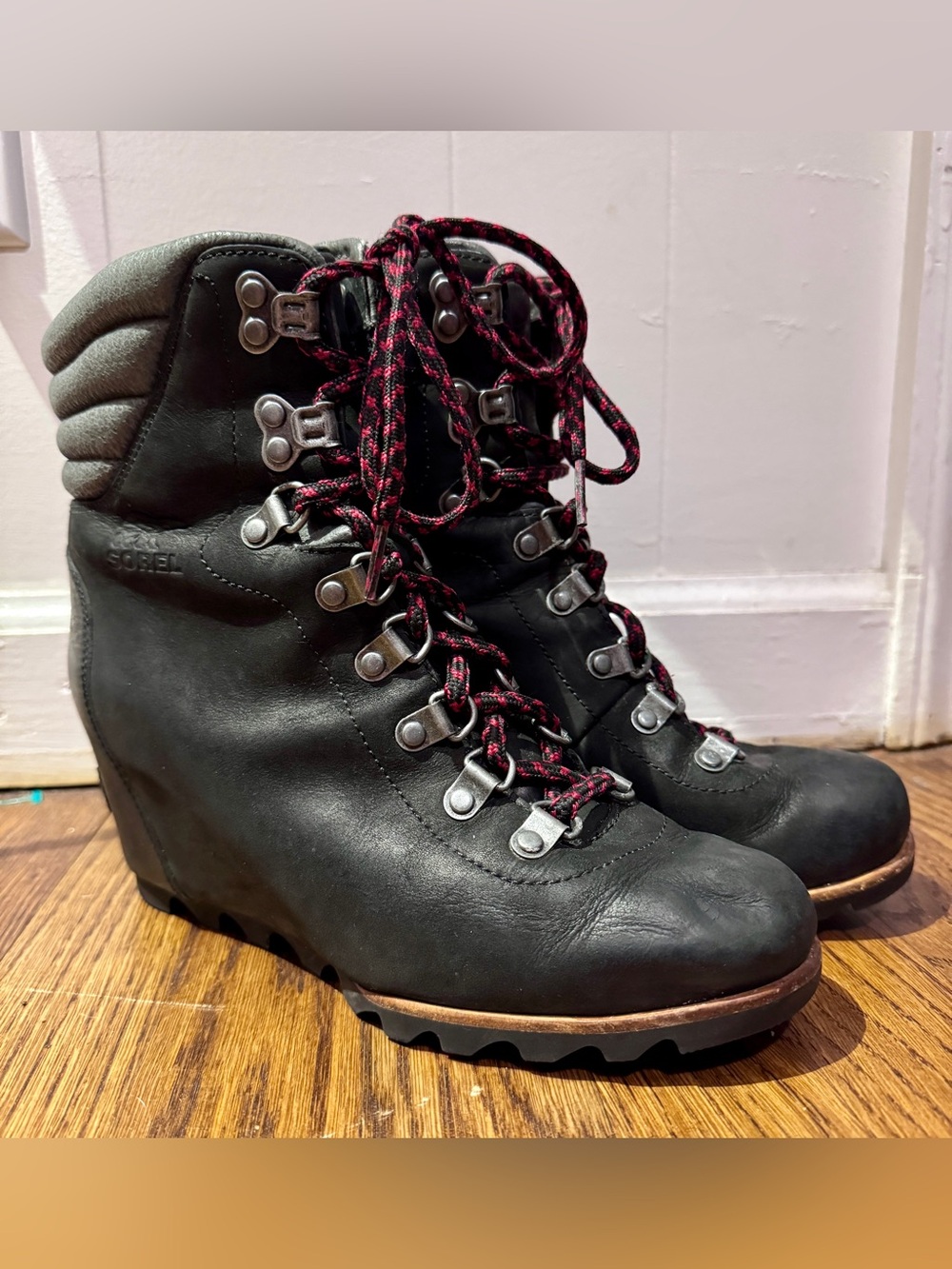 Sorel Conquest Black Wedge Lace-Up Boots with Red-Black Laces
